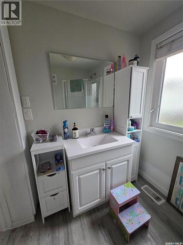 905 2Nd Street, Estevan, SK - Indoor