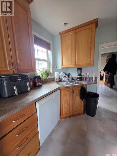 905 2Nd Street, Estevan, SK - Indoor Photo Showing Kitchen