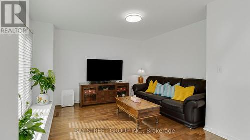 3158 Rock Harbour Road, Mississauga, ON - Indoor Photo Showing Living Room