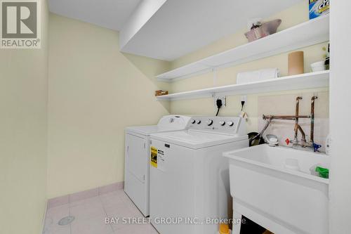 3158 Rock Harbour Road, Mississauga, ON - Indoor Photo Showing Laundry Room