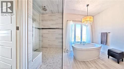 102 Deer Creek Street, Kitchener, ON - Indoor Photo Showing Bathroom