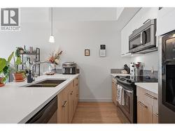 304 2214 KELLY AVENUE  Port Coquitlam, BC V3C 3E5