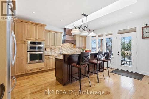 583 Park Crescent, Pickering, ON - Indoor Photo Showing Kitchen With Upgraded Kitchen