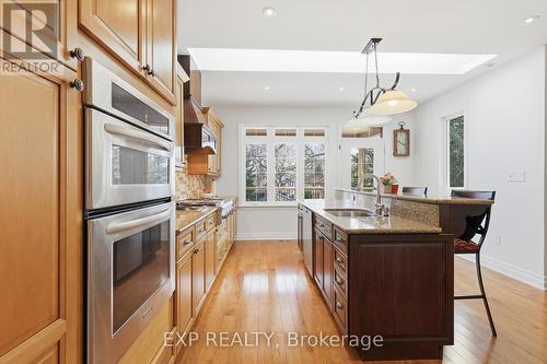 583 Park Crescent, Pickering, ON - Indoor Photo Showing Kitchen