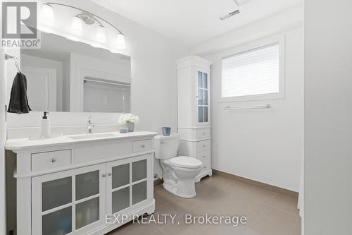 583 Park Crescent, Pickering, ON - Indoor Photo Showing Bathroom
