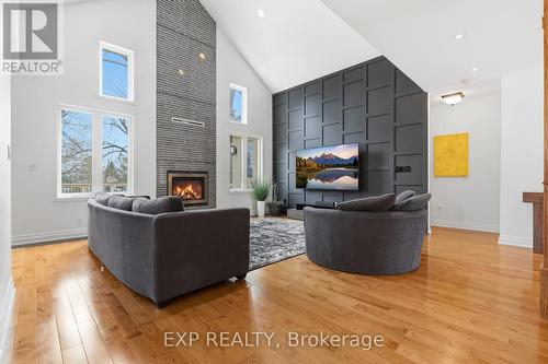 583 Park Crescent, Pickering, ON - Indoor Photo Showing Living Room With Fireplace