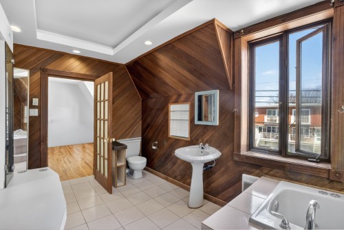 Master Bathroom - 10950  - 10952 Av. Lausanne, Montréal (Montréal-Nord), QC - Indoor Photo Showing Bathroom