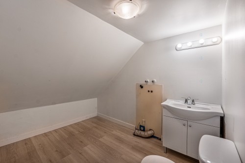 Powder room - 10950  - 10952 Av. Lausanne, Montréal (Montréal-Nord), QC - Indoor Photo Showing Other Room