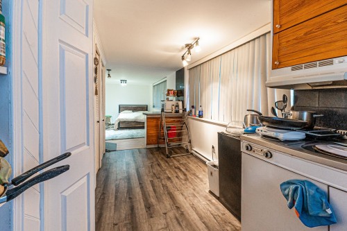 Bachelor - 10950  - 10952 Av. Lausanne, Montréal (Montréal-Nord), QC - Indoor Photo Showing Kitchen