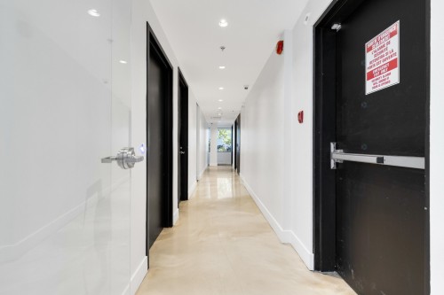 Mud Room - 400-500-5075 Rue De Sorel, Montréal (Côte-Des-Neiges/Notre-Dame-De-Grâce), QC - Indoor Photo Showing Other Room