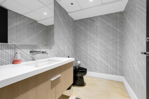Bathroom - 400-500-5075 Rue De Sorel, Montréal (Côte-Des-Neiges/Notre-Dame-De-Grâce), QC - Indoor Photo Showing Other Room