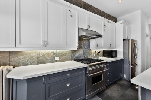 Kitchen - 162 Av. Hillside, Westmount, QC - Indoor Photo Showing Kitchen With Upgraded Kitchen