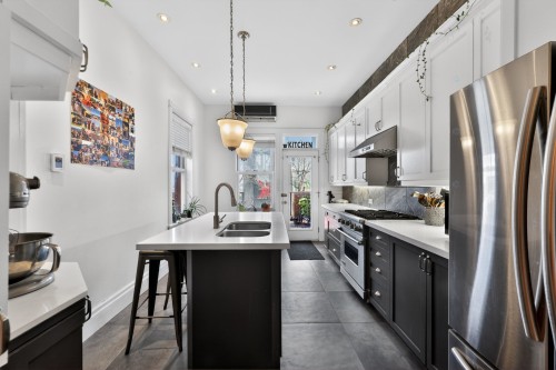Kitchen - 162 Av. Hillside, Westmount, QC - Indoor Photo Showing Kitchen With Double Sink With Upgraded Kitchen
