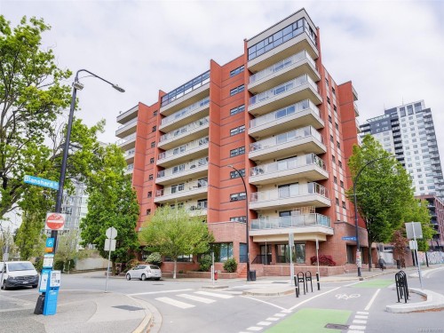 803-770 Cormorant St  Victoria, BC V8W 3J3