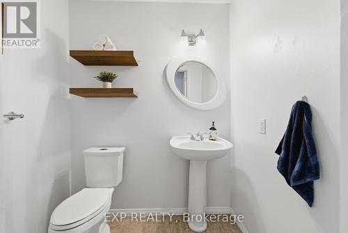 381 Timlock Place, Waterloo, ON - Indoor Photo Showing Bathroom