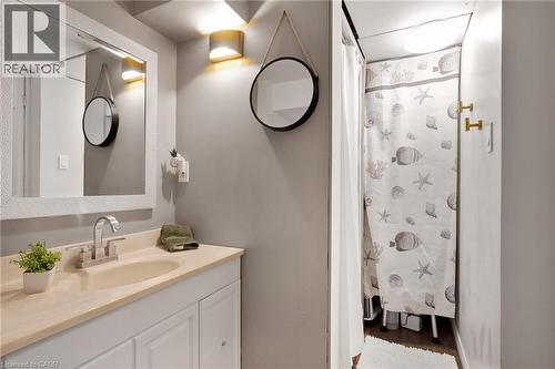 3 piece - 36 Hilltop Drive, Cambridge, ON - Indoor Photo Showing Bathroom