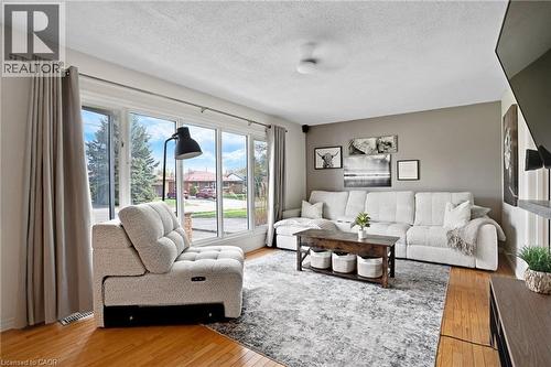 36 Hilltop Drive, Cambridge, ON - Indoor Photo Showing Living Room