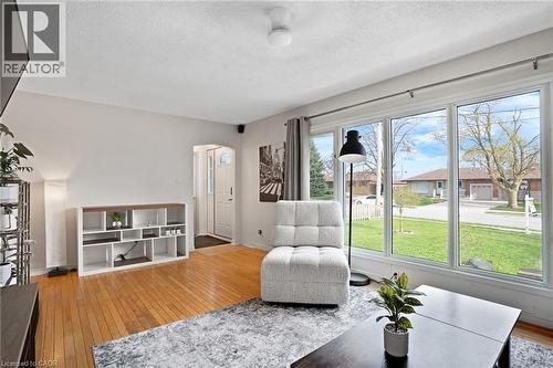 36 Hilltop Drive, Cambridge, ON - Indoor Photo Showing Living Room