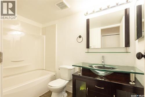 307 512 4Th Avenue N, Saskatoon, SK - Indoor Photo Showing Bathroom