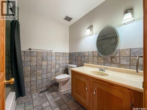 117 2Nd Street W, Frontier, SK - Indoor Photo Showing Bathroom