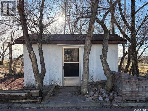 117 2Nd Street W, Frontier, SK - Outdoor