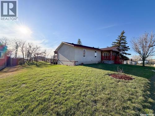 117 2Nd Street W, Frontier, SK - Outdoor