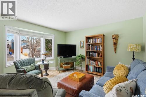 330 Stechishin Way, Saskatoon, SK - Indoor Photo Showing Living Room
