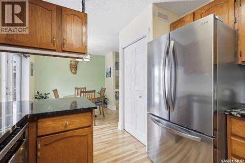 330 Stechishin Way, Saskatoon, SK - Indoor Photo Showing Kitchen