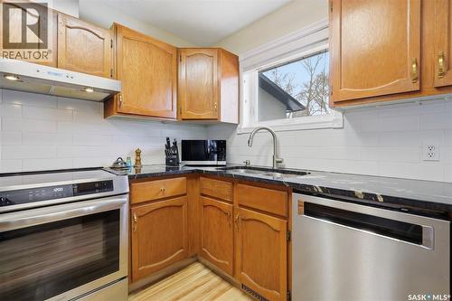 330 Stechishin Way, Saskatoon, SK - Indoor Photo Showing Kitchen With Stainless Steel Kitchen