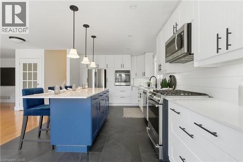 29 Melissa Crescent, Hamilton, ON - Indoor Photo Showing Kitchen With Upgraded Kitchen