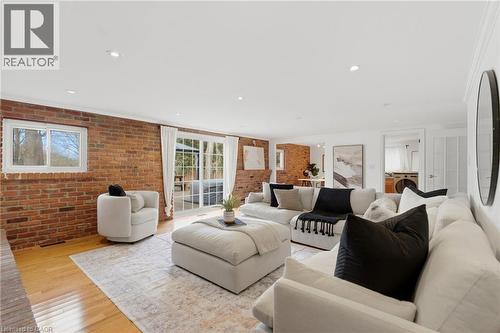 29 Melissa Crescent, Hamilton, ON - Indoor Photo Showing Living Room