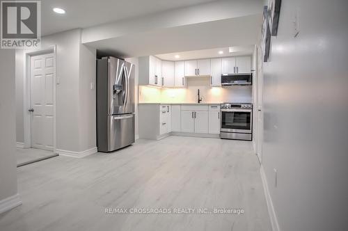 66 Bayhampton Crescent, Vaughan, ON - Indoor Photo Showing Kitchen