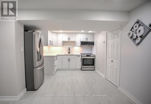 66 Bayhampton Crescent, Vaughan, ON - Indoor Photo Showing Kitchen