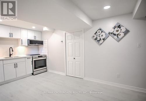 66 Bayhampton Crescent, Vaughan, ON - Indoor Photo Showing Kitchen