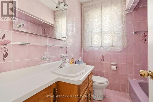 239 Epsom Downs Drive, Toronto, ON - Indoor Photo Showing Bathroom