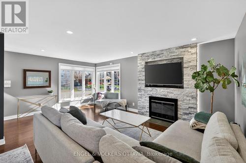 754 Cork Street, Ottawa, ON - Indoor Photo Showing Living Room With Fireplace