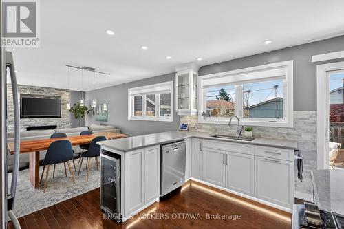 754 Cork Street, Ottawa, ON - Indoor Photo Showing Kitchen