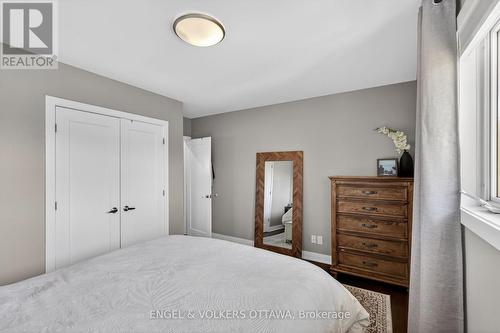 754 Cork Street, Ottawa, ON - Indoor Photo Showing Bedroom