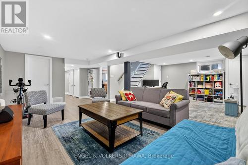 754 Cork Street, Ottawa, ON - Indoor Photo Showing Living Room