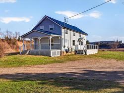 376 Highway 2 Highway Lower Five Islands, NS B0M 1N0