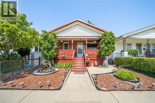 1054 OAK STREET  Windsor, ON N9A 5G4