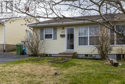404 Poplar Drive  Dartmouth, NS B2W 4L1