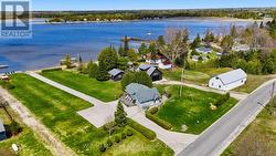 The friendly community of Pike Bay - 