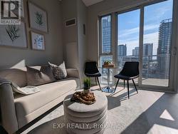 917 - 25 COLE STREET Toronto, ON M5A 4M3