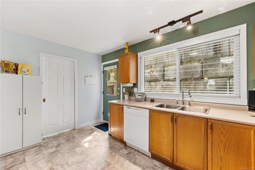 3-1663 Dufferin Cres, Nanaimo, BC 