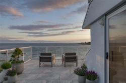 554 Beach Dr Oak Bay, BC V8S 2M5