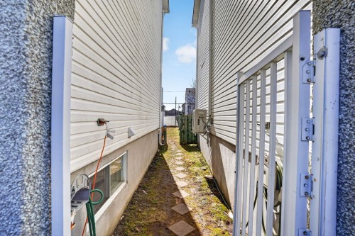 Cour - 1408 Av. Du Parc, Saint-Jérôme, QC - 