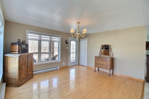Salon - 34 10E Rang, Barraute, QC - Indoor