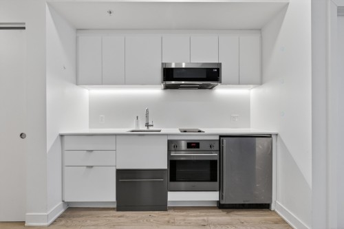 Kitchen - 301-1200 Rue Crescent, Montréal (Ville-Marie), QC - Indoor Photo Showing Kitchen With Upgraded Kitchen
