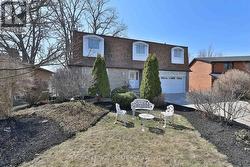 898 BEAUFORT COURT Oshawa, ON L1G 7J7